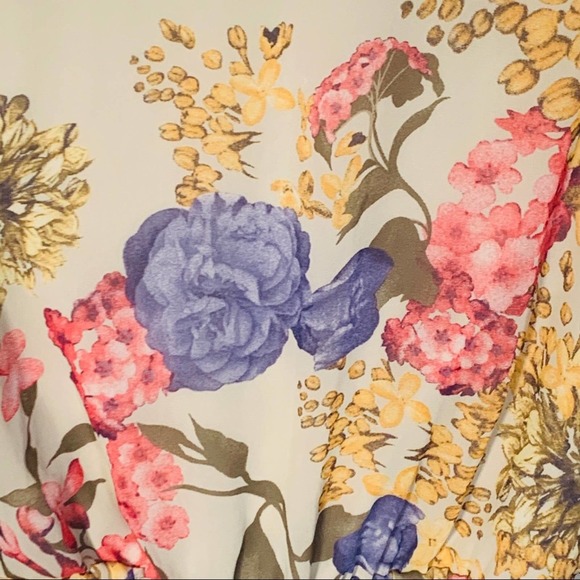 Fab’Rik Floral Short Sleeve Romper Ivory Small - Picture 8 of 8